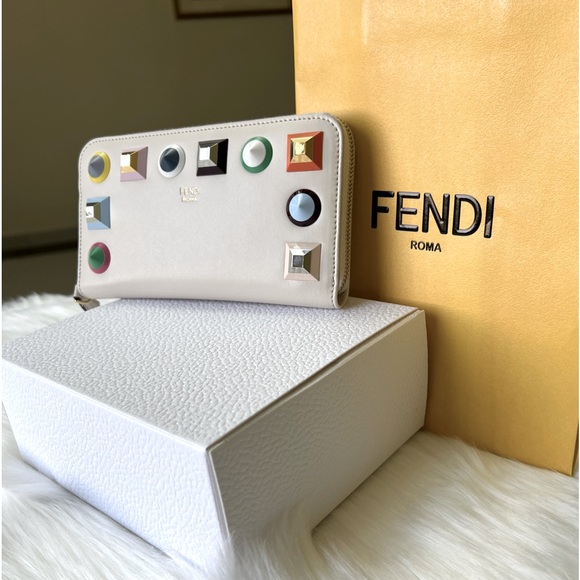 Auth Fendi Wallet EUC like new - Picture 1 of 17